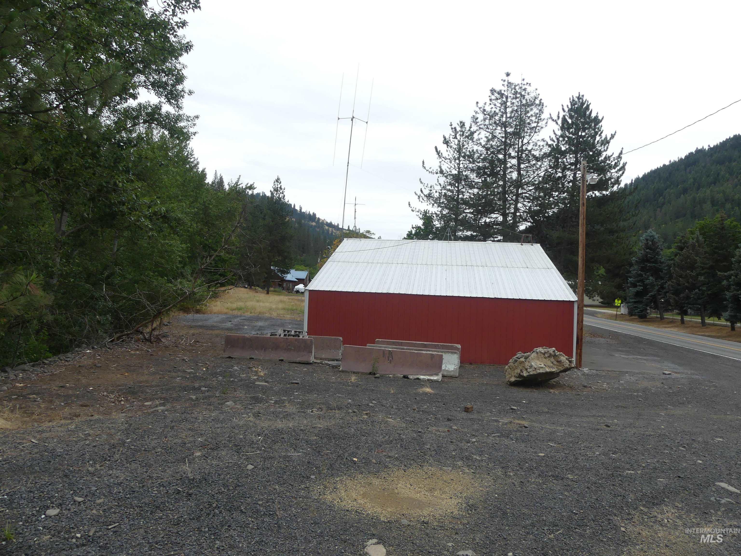 319 N Main St Property Photo 5