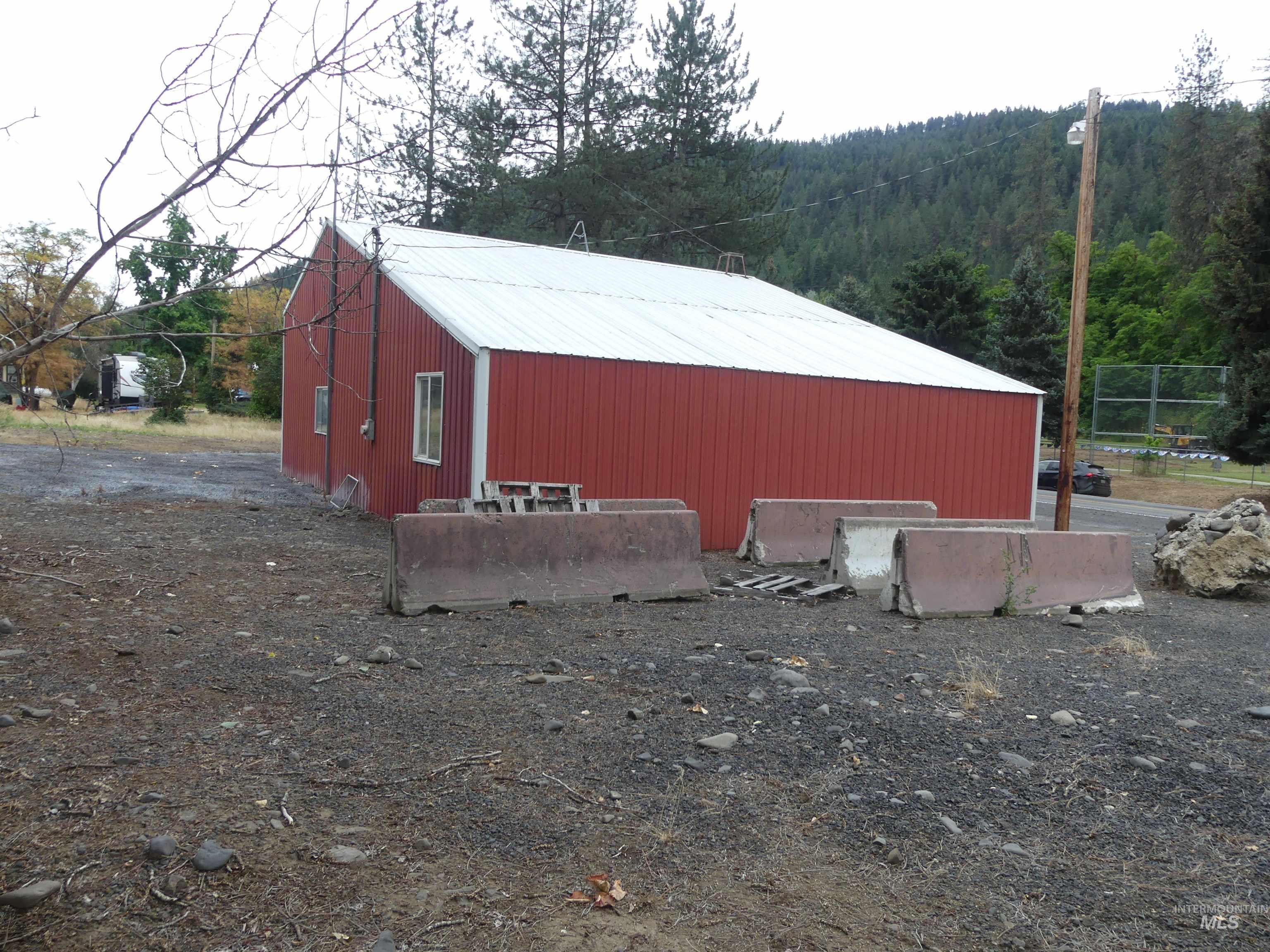 319 N Main St Property Photo 9