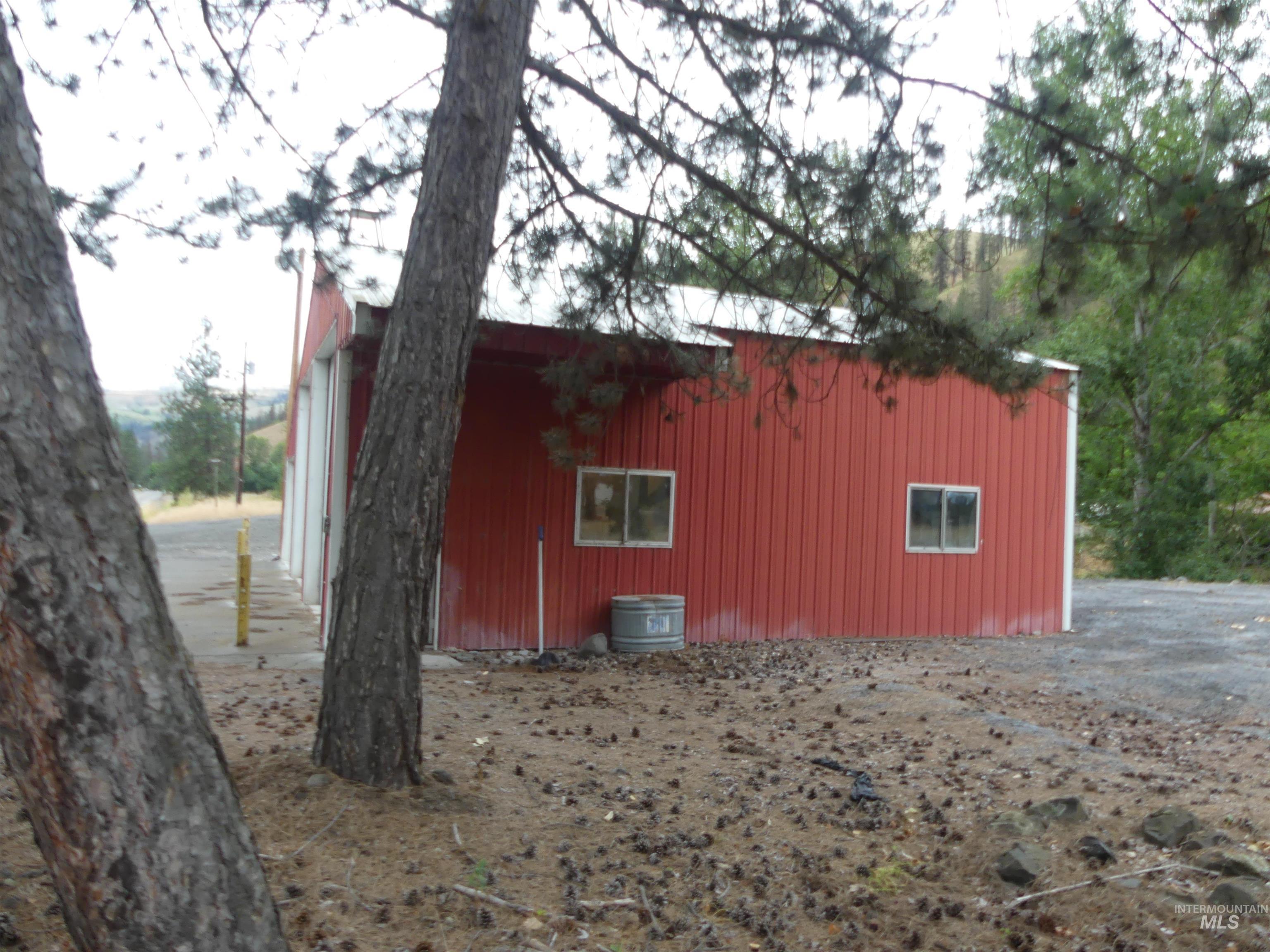 319 N Main St Property Photo 18