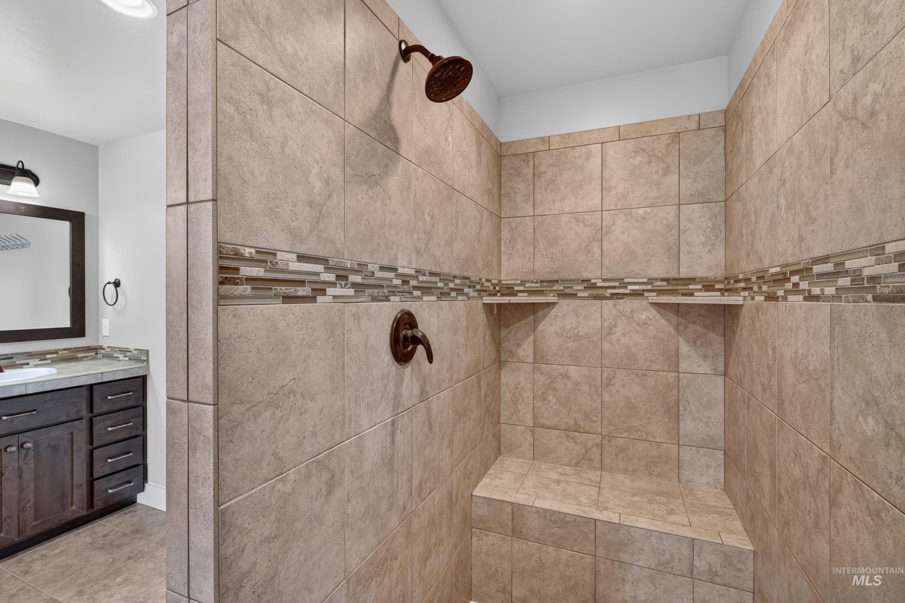19135 N Glenisla Ave. Property Photo 33
