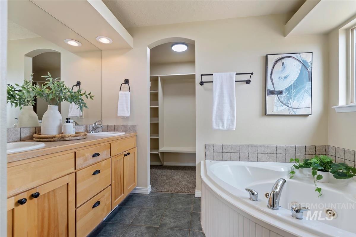 12840 Quail Run Ln. Property Photo 25