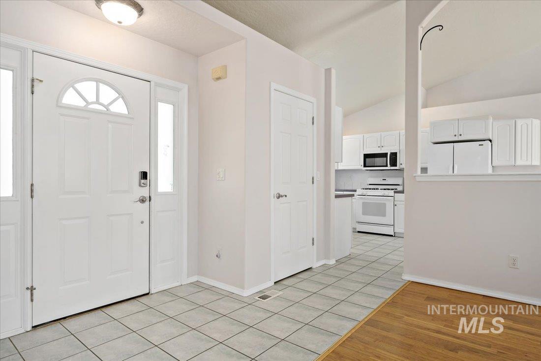 2687 E Alpomado St Property Photo 5