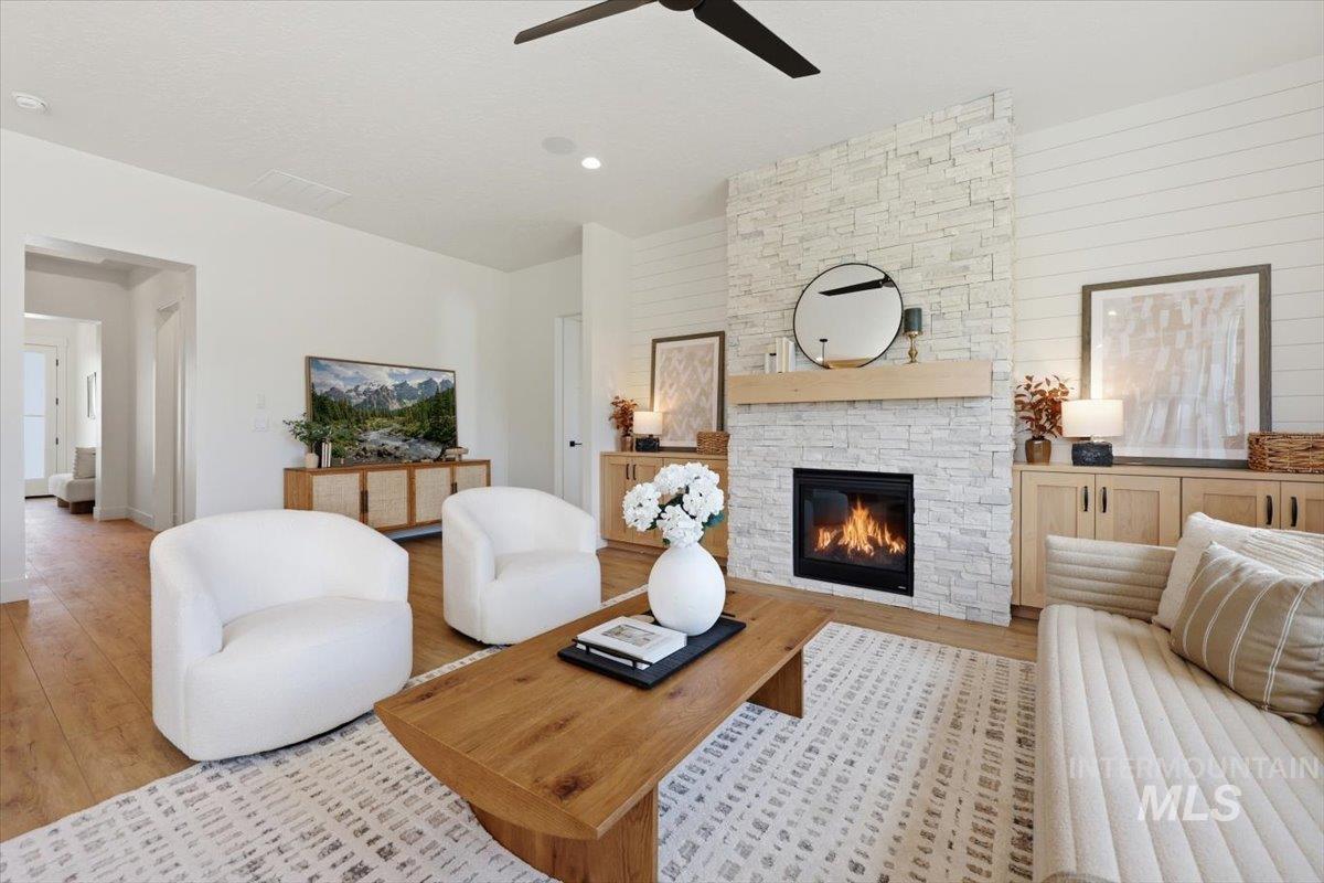 639 W Millstone St Property Photo 4
