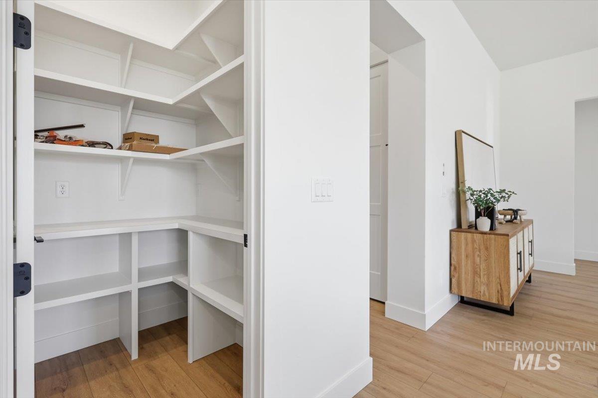 639 W Millstone St Property Photo 14
