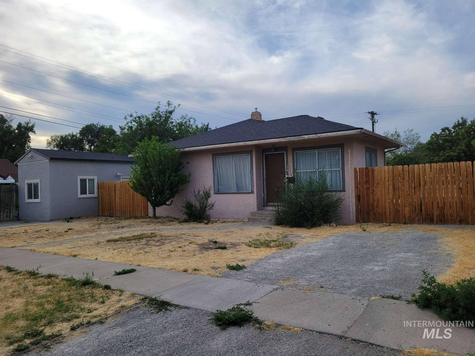 1129 6th Ave Property Photo 2