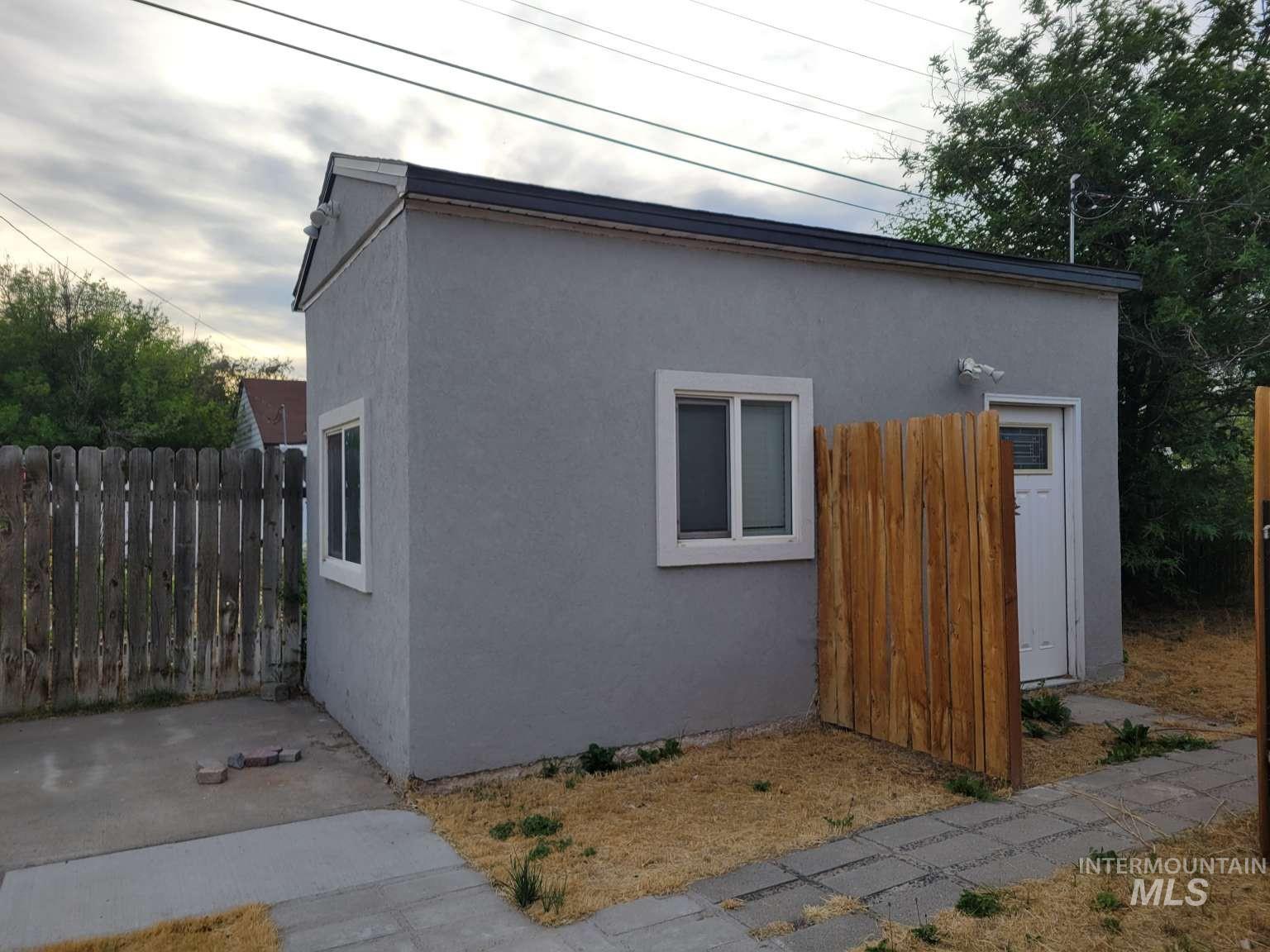 1129 6th Ave Property Photo 3