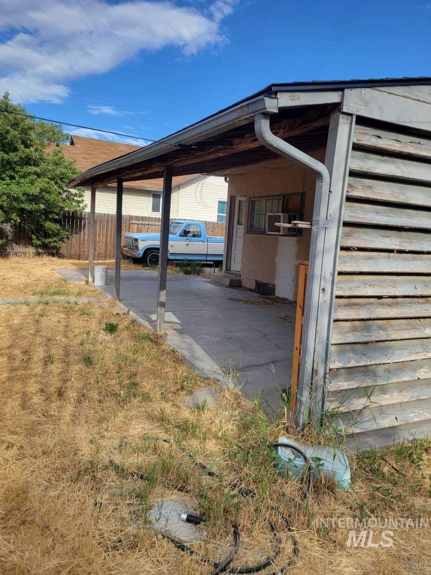 1129 6th Ave Property Photo 7