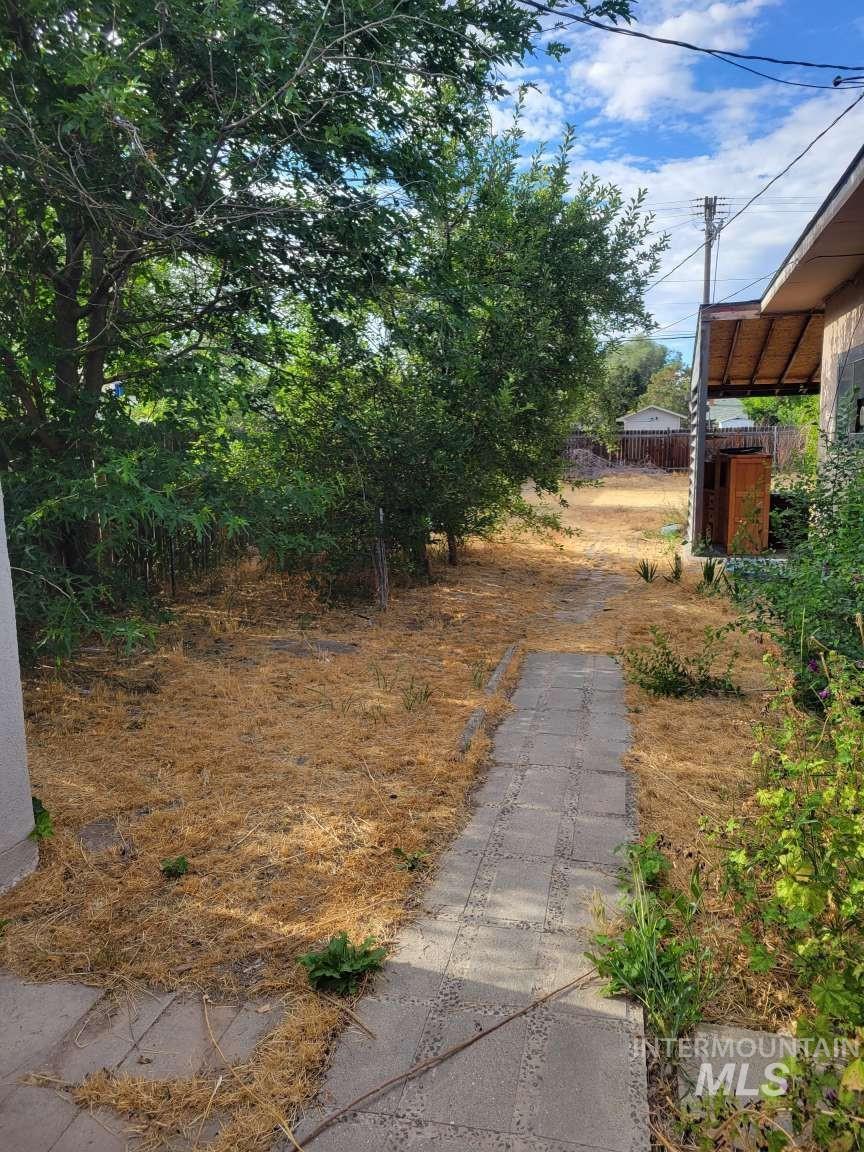 1129 6th Ave Property Photo 8