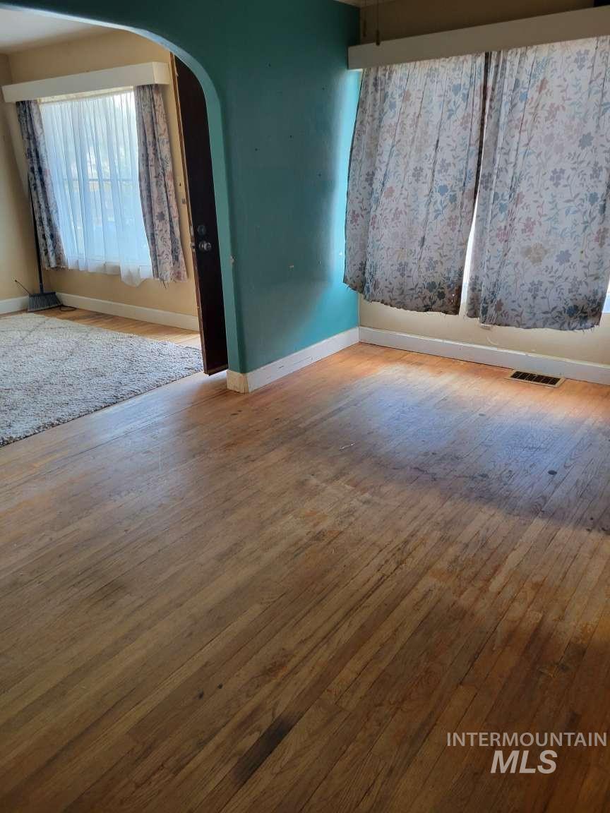1129 6th Ave Property Photo 36