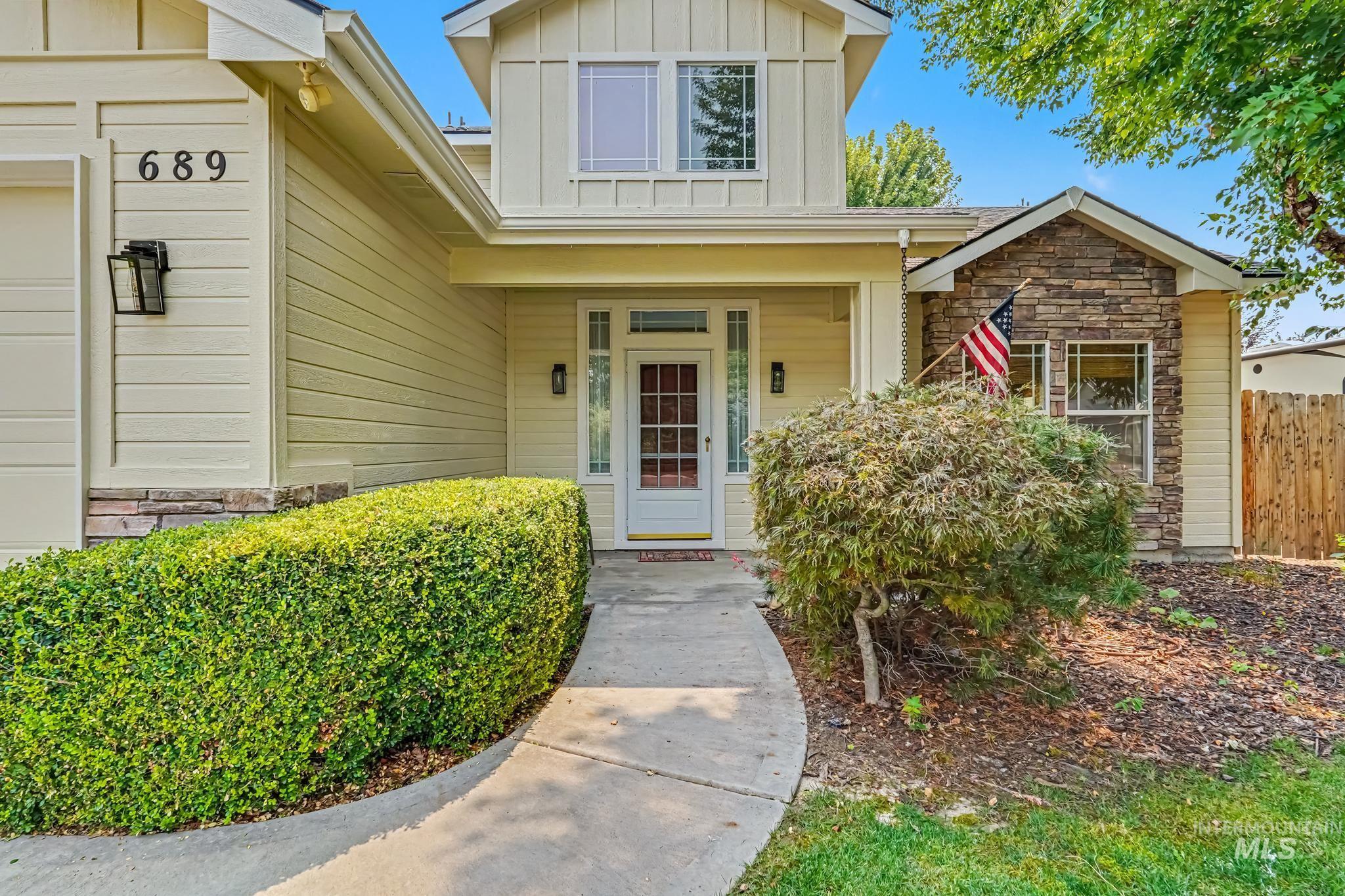 689 Triumph Dr Property Photo 2