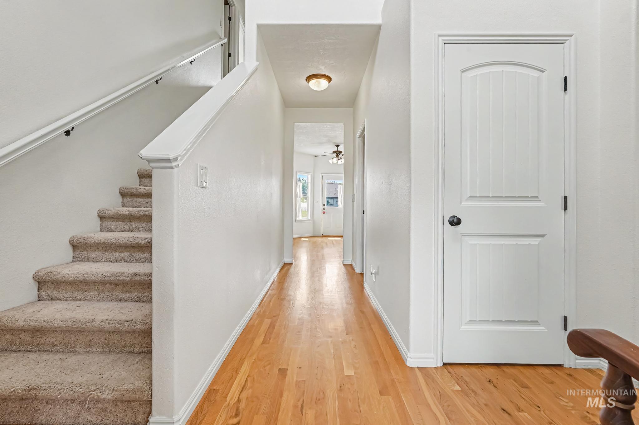 689 Triumph Dr Property Photo 3