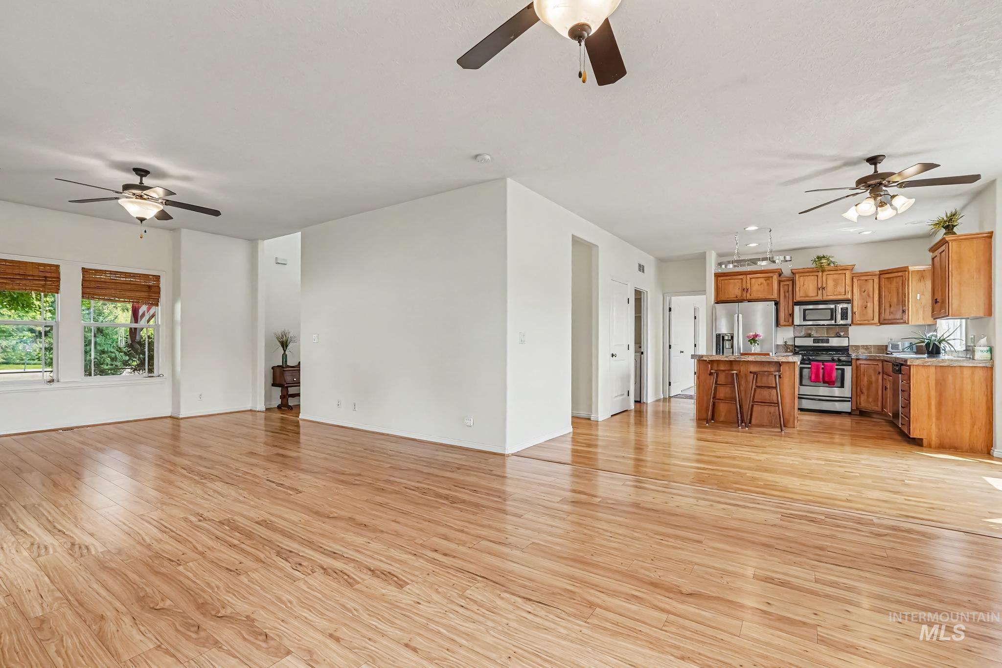 689 Triumph Dr Property Photo 5