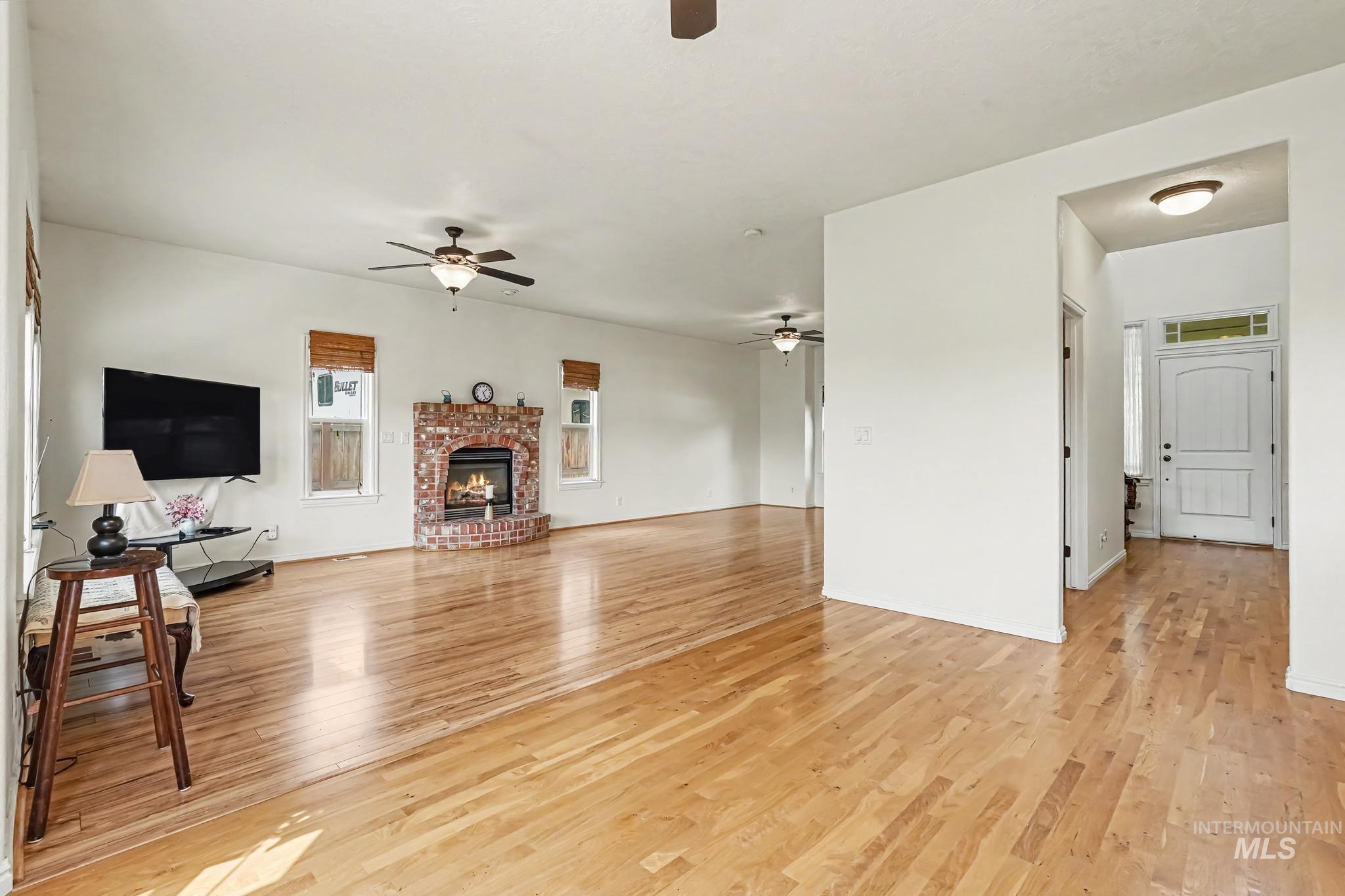 689 Triumph Dr Property Photo 7