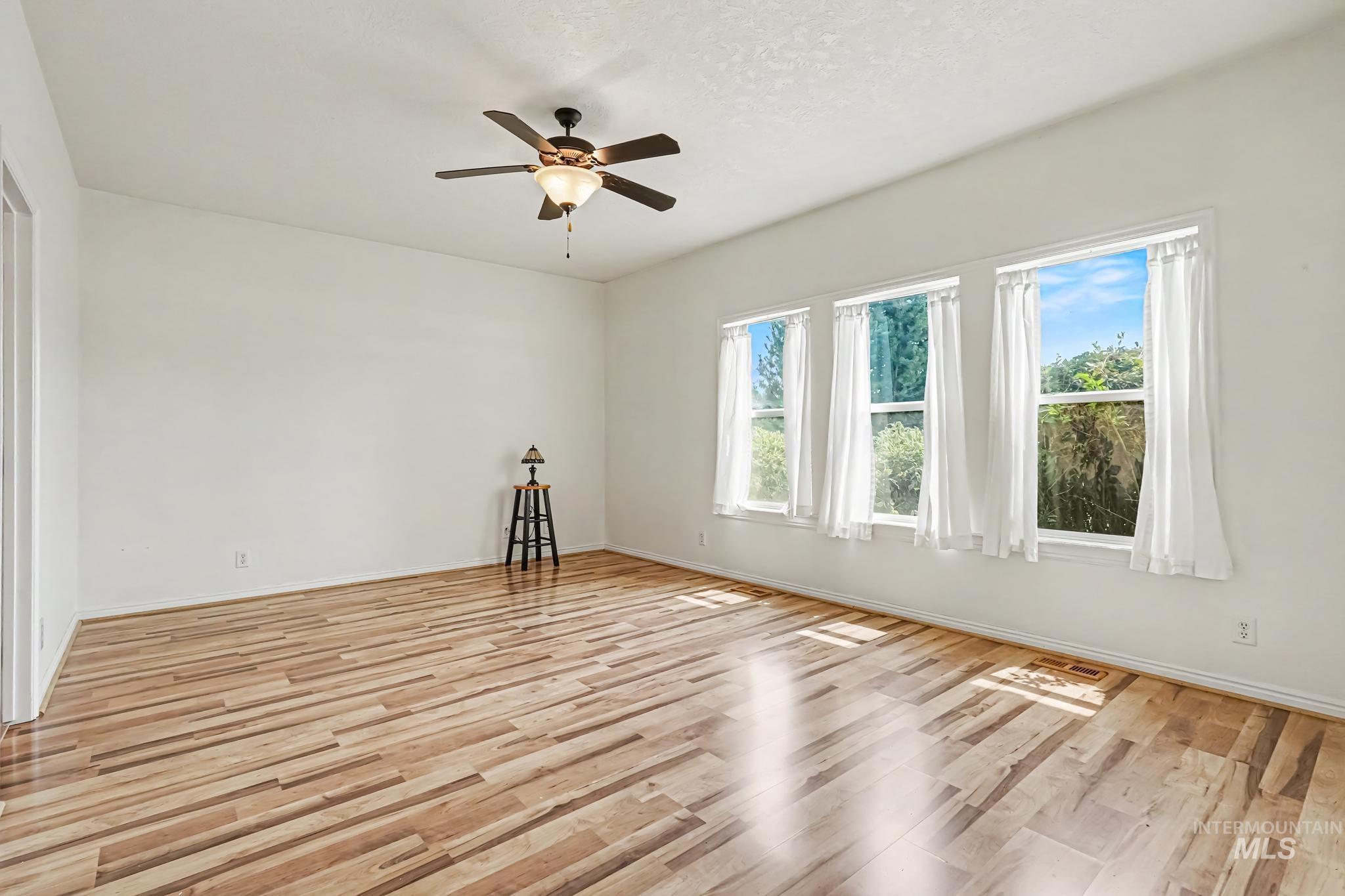 689 Triumph Dr Property Photo 11