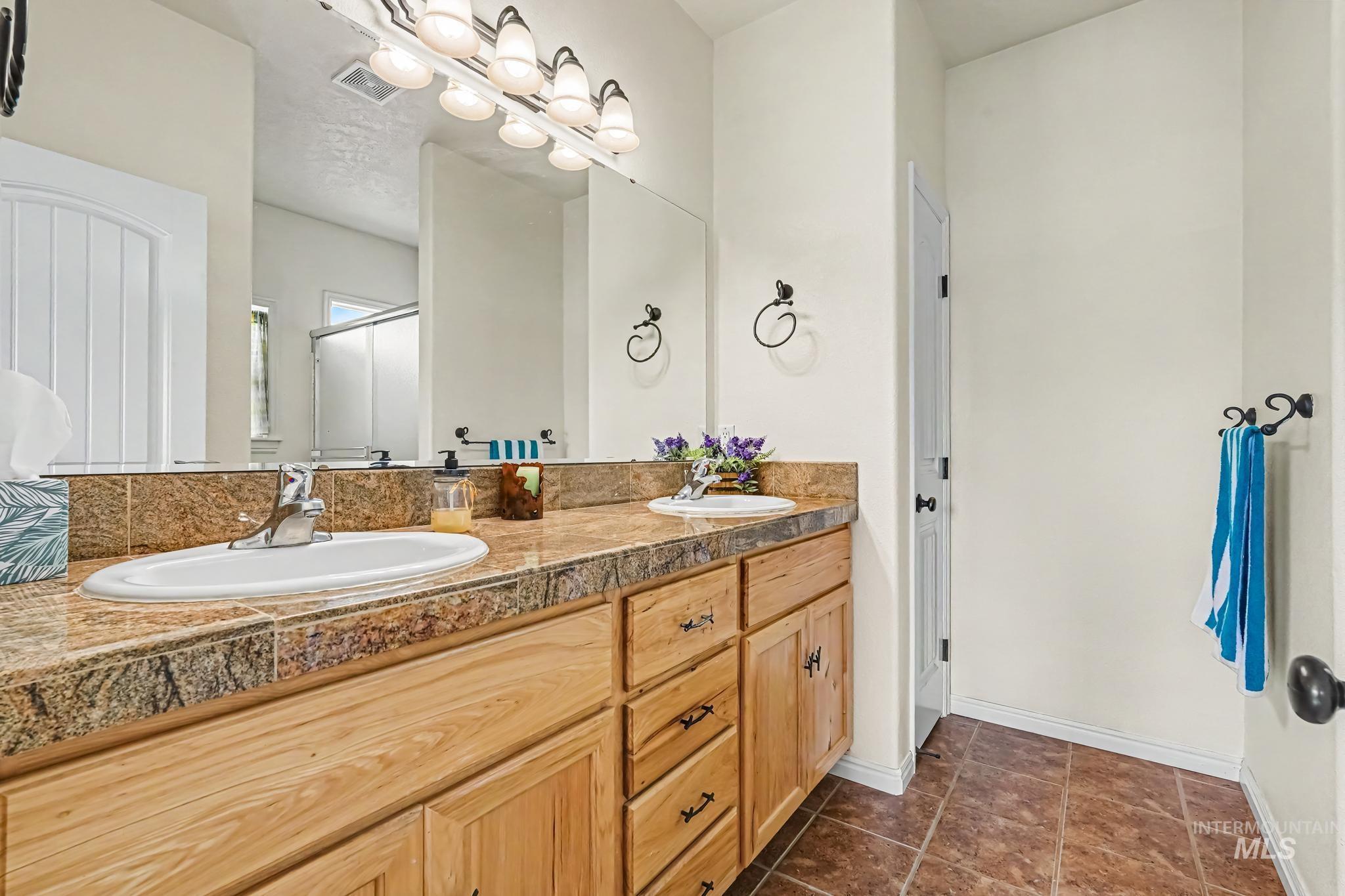 689 Triumph Dr Property Photo 13