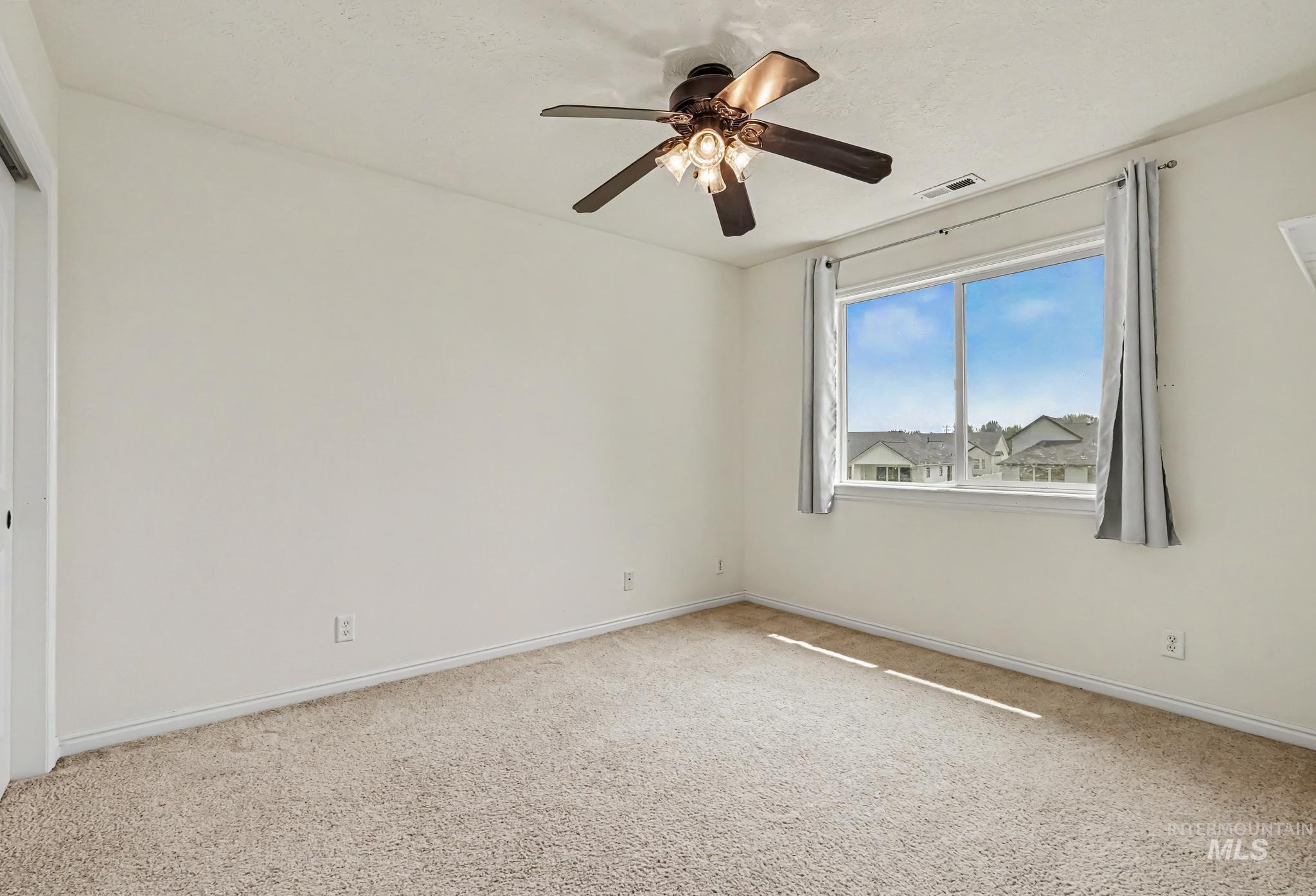 689 Triumph Dr Property Photo 16