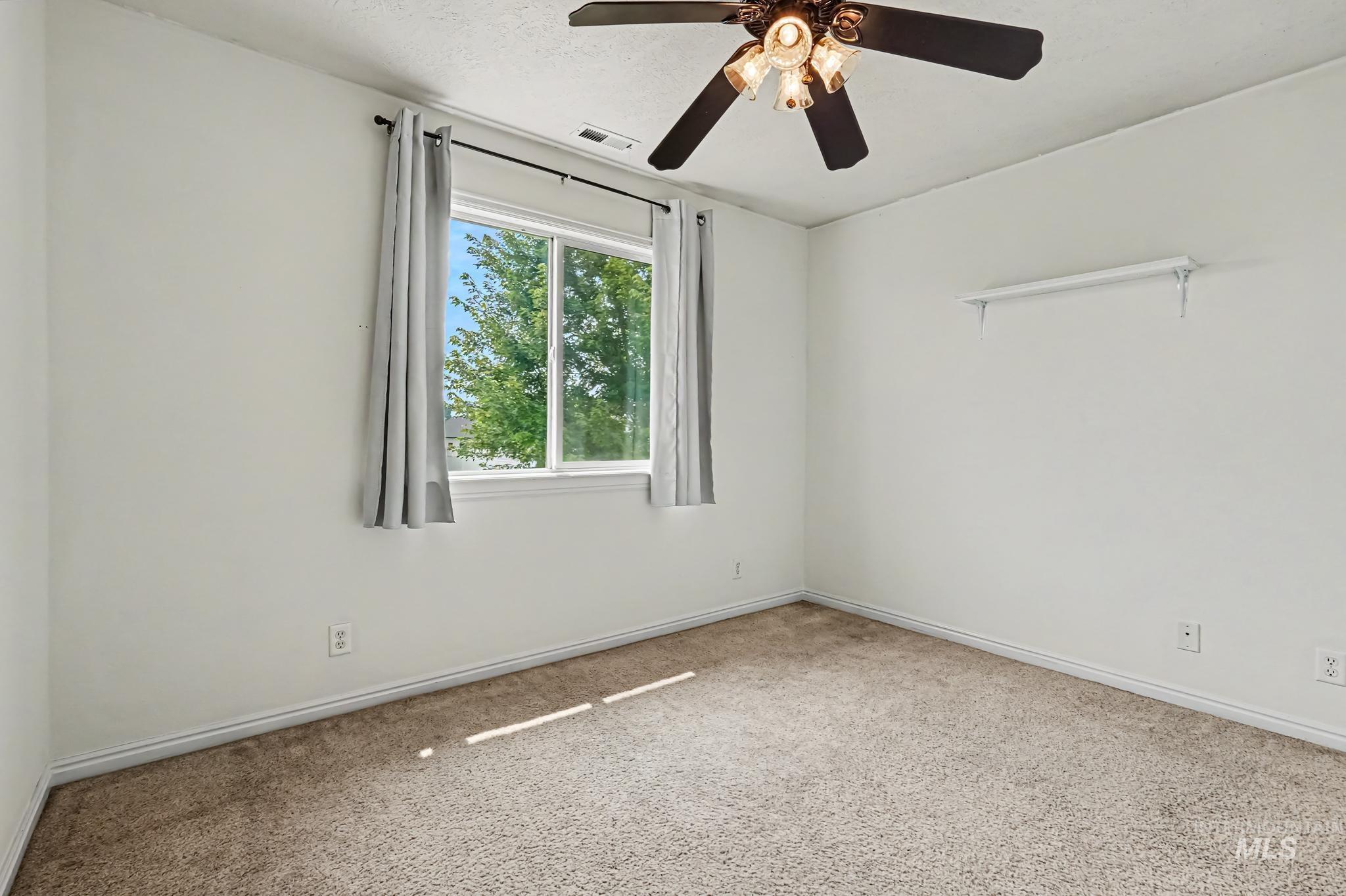 689 Triumph Dr Property Photo 18