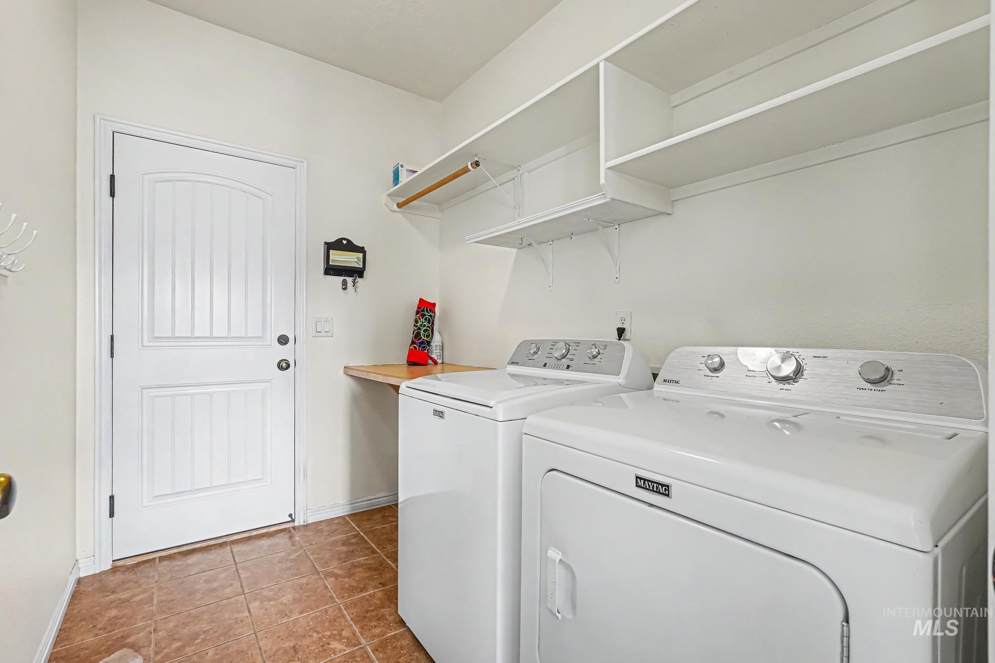 689 Triumph Dr Property Photo 19