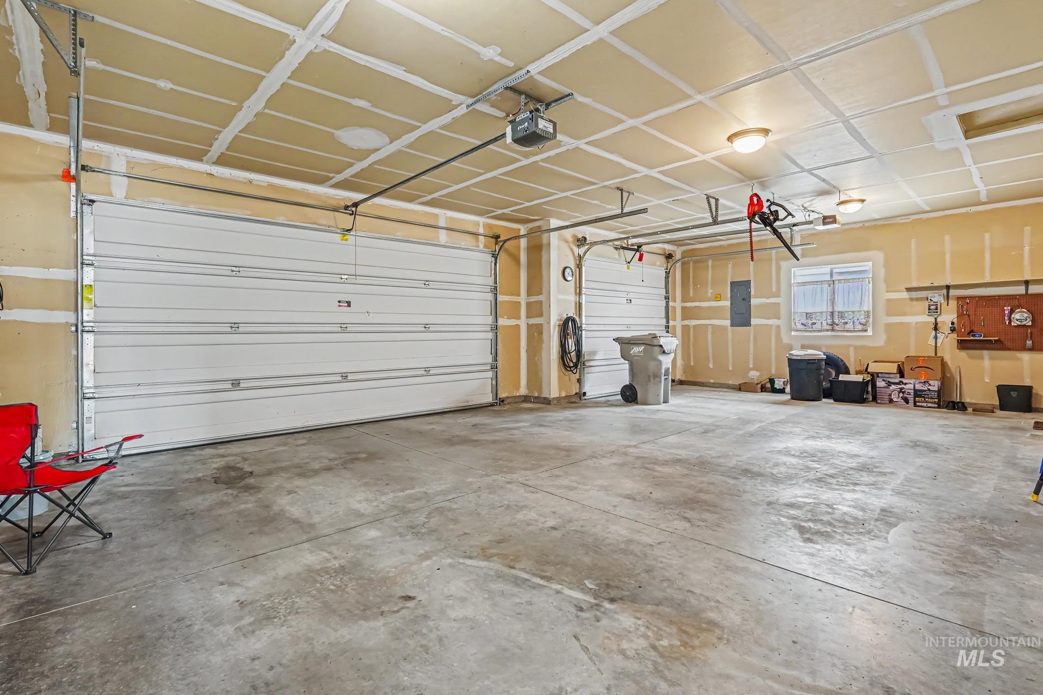 689 Triumph Dr Property Photo 20