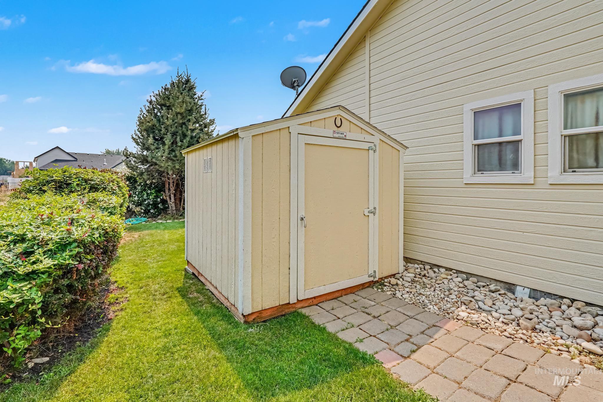 689 Triumph Dr Property Photo 22