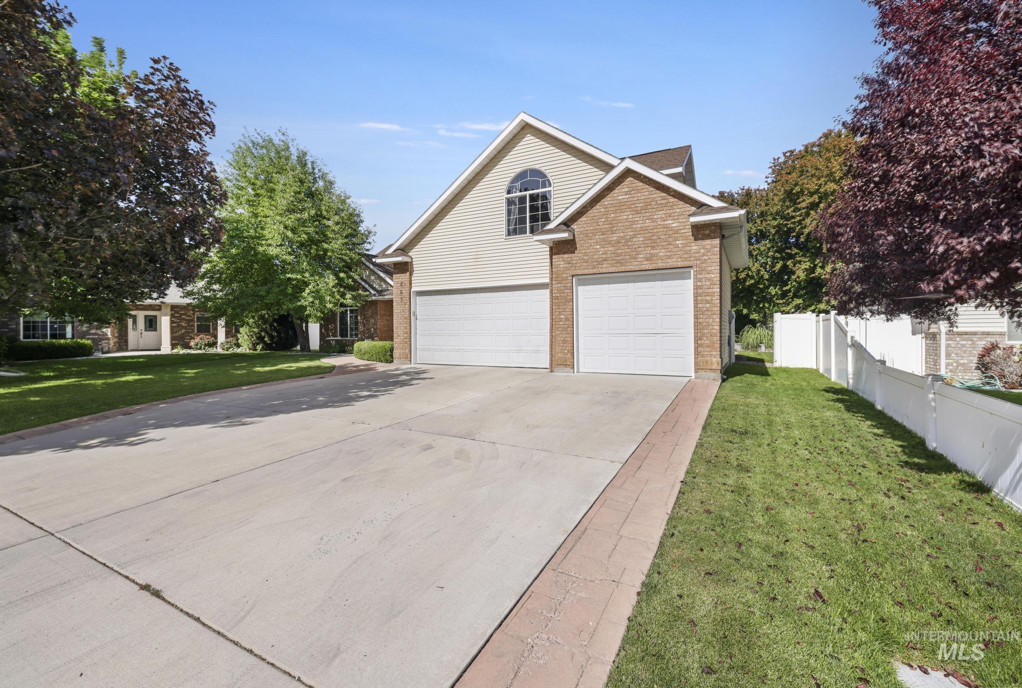 467 Wildrose Loop Property Photo 2