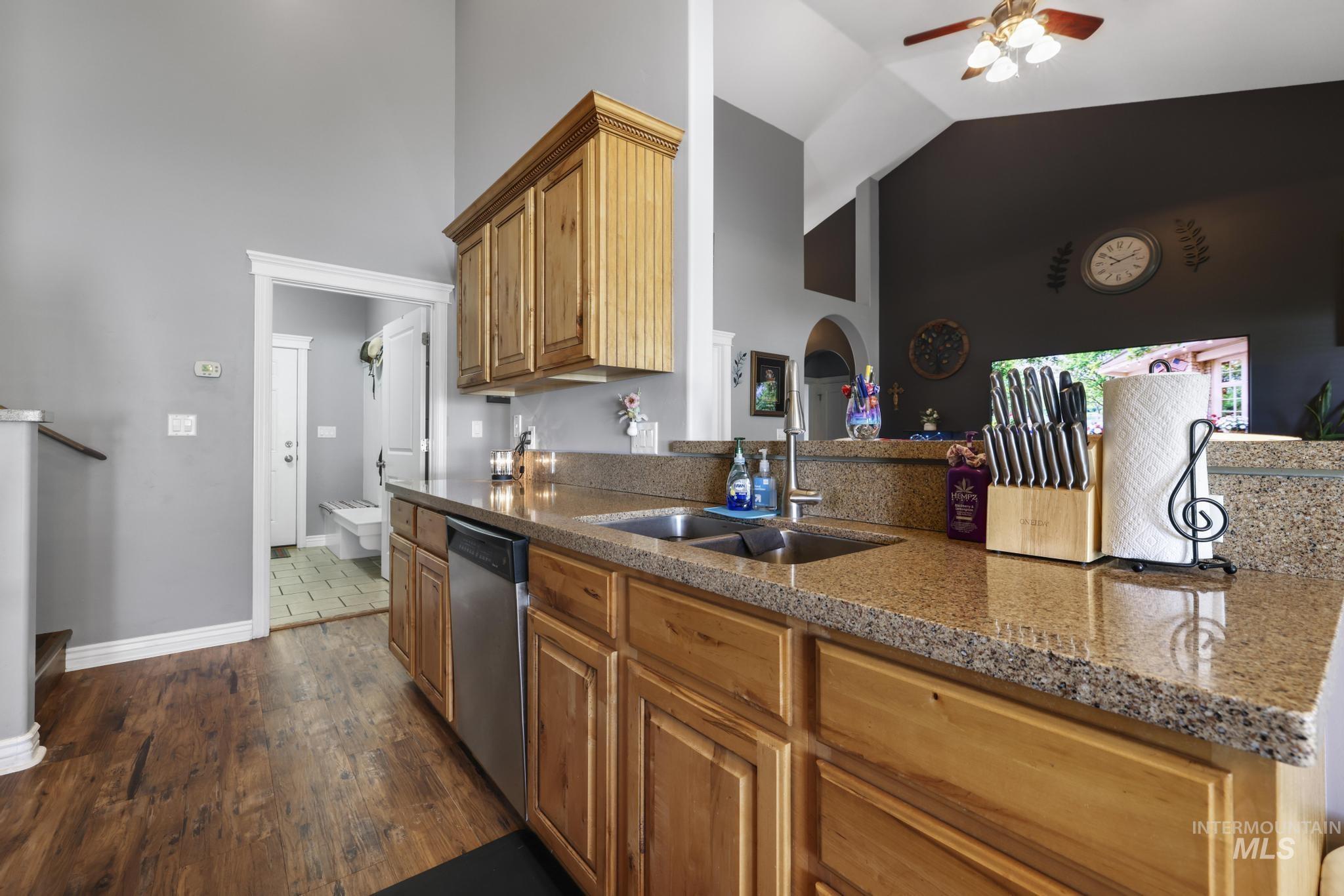 467 Wildrose Loop Property Photo 16