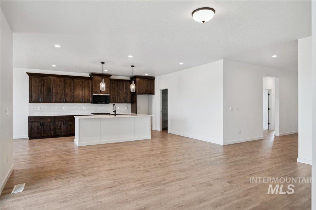8636 S Copperdale Ave Property Photo 4