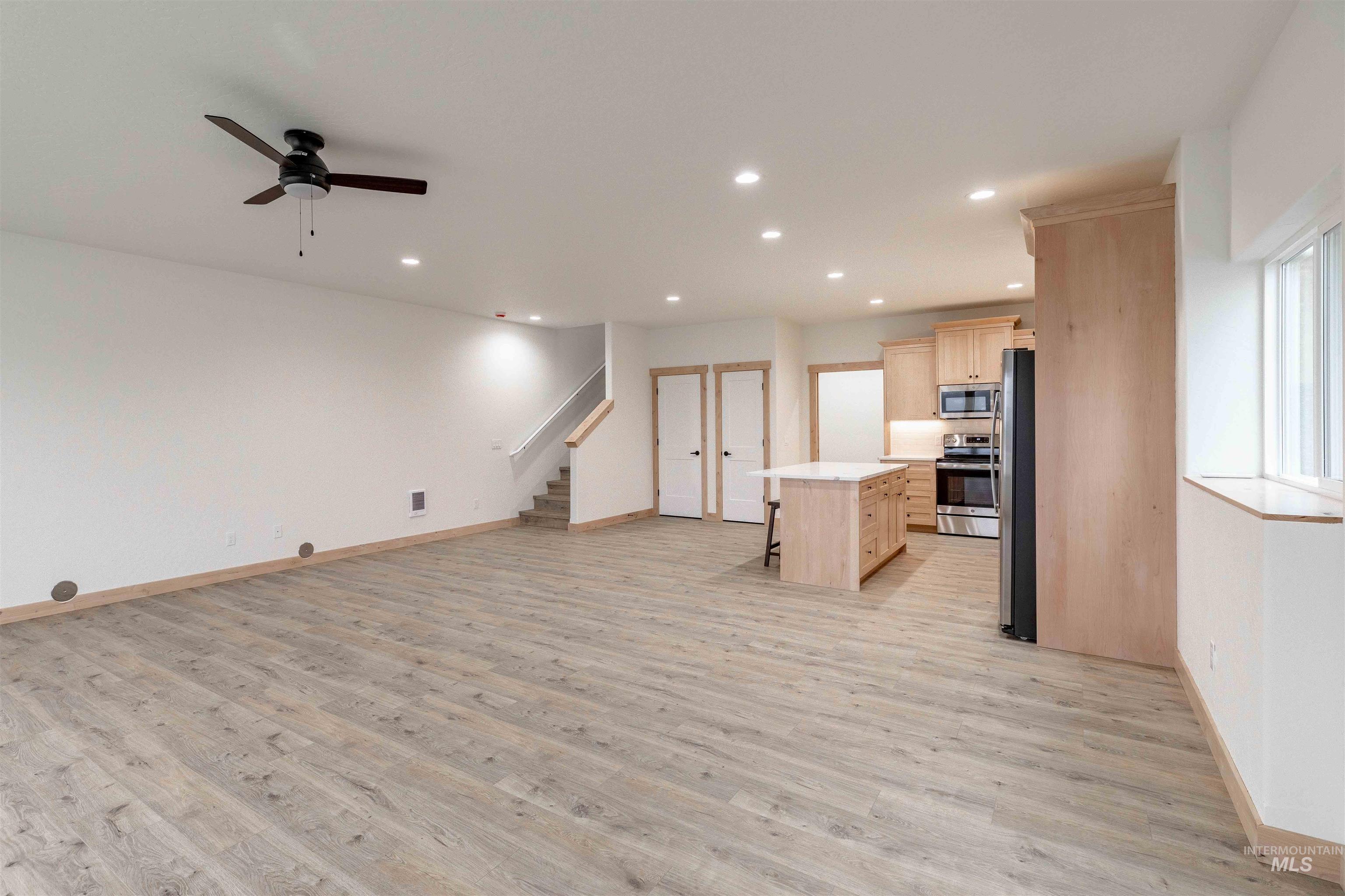 1215 Edington Ave Property Photo 4