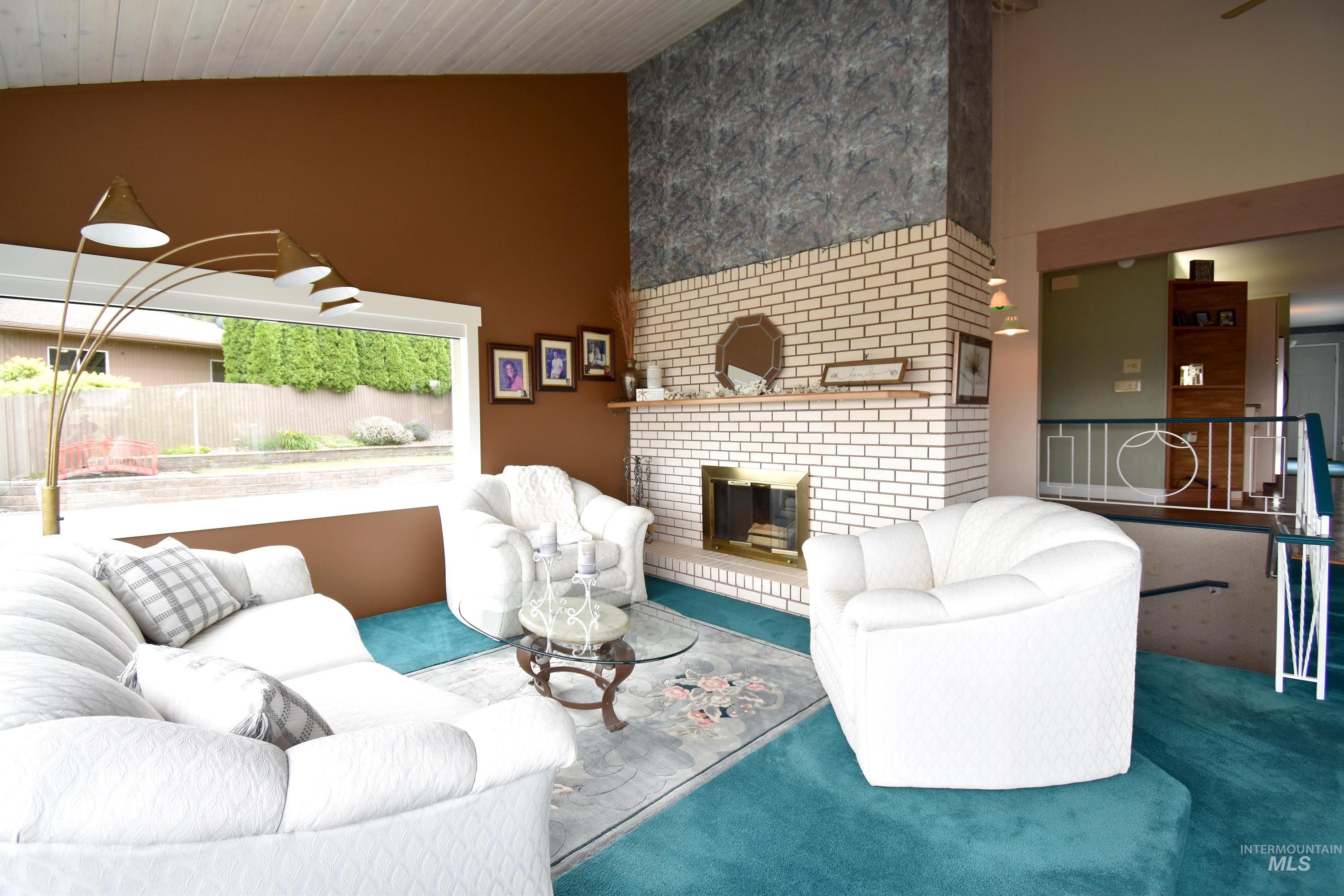 2618 Grandview Drive Property Photo 5