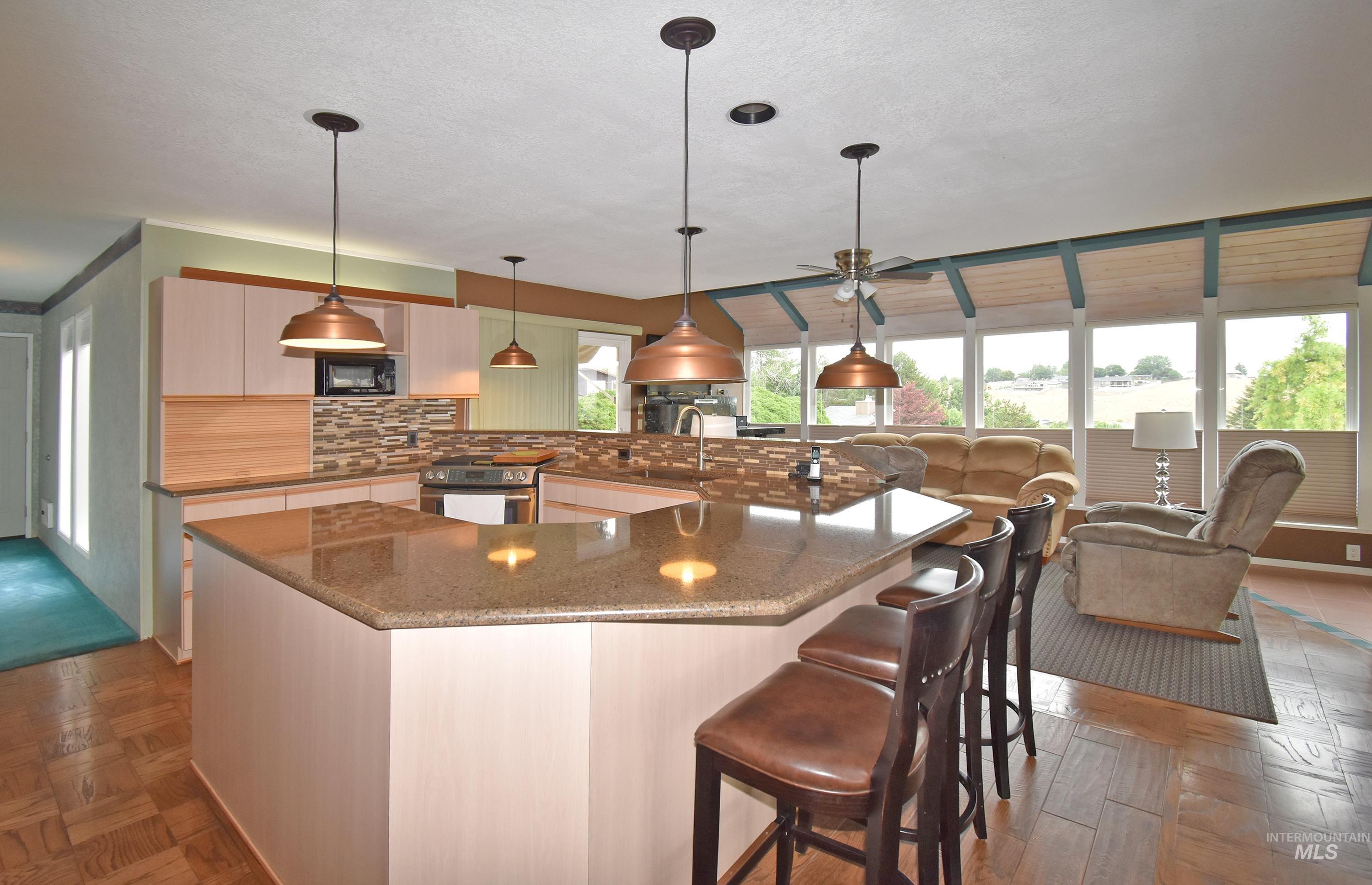 2618 Grandview Drive Property Photo 9