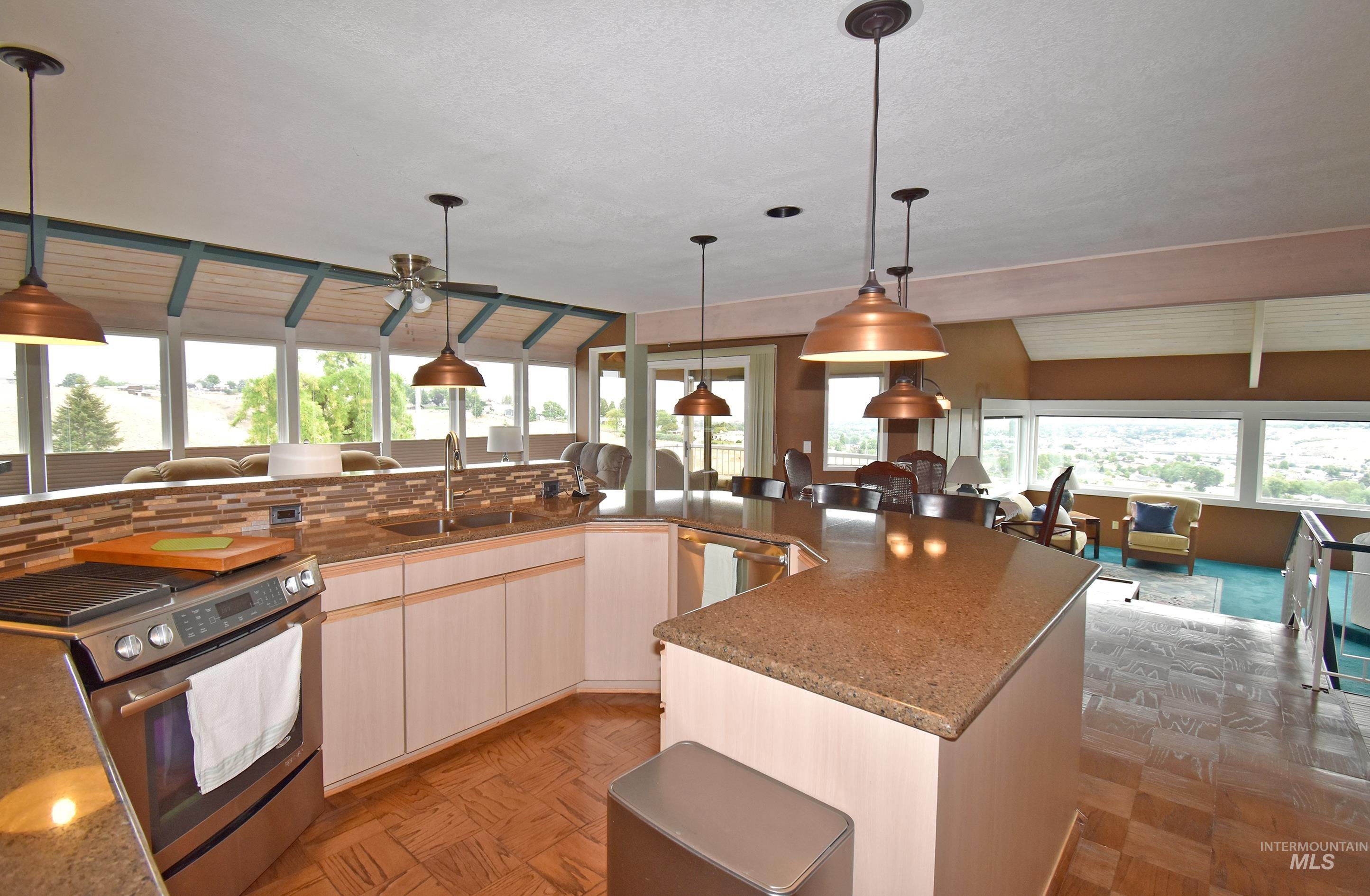 2618 Grandview Drive Property Photo 10
