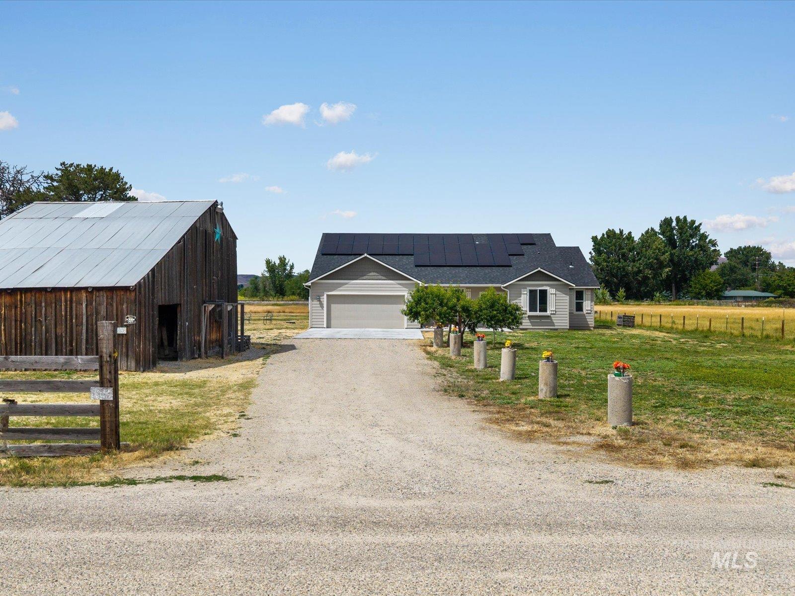 1900 Thomas Ln Property Photo 1