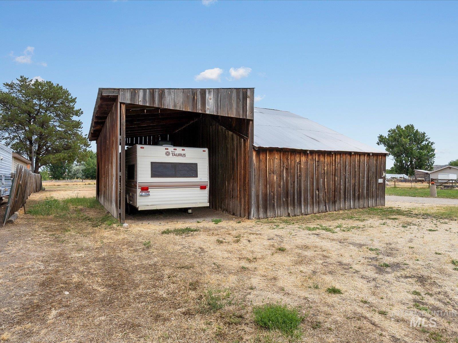 1900 Thomas Ln Property Photo 43