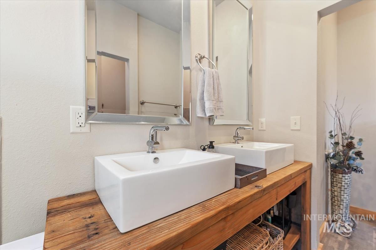 34 Crosstimber Loop Property Photo 27