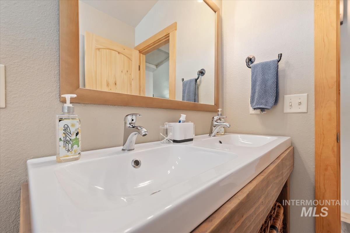 34 Crosstimber Loop Property Photo 36