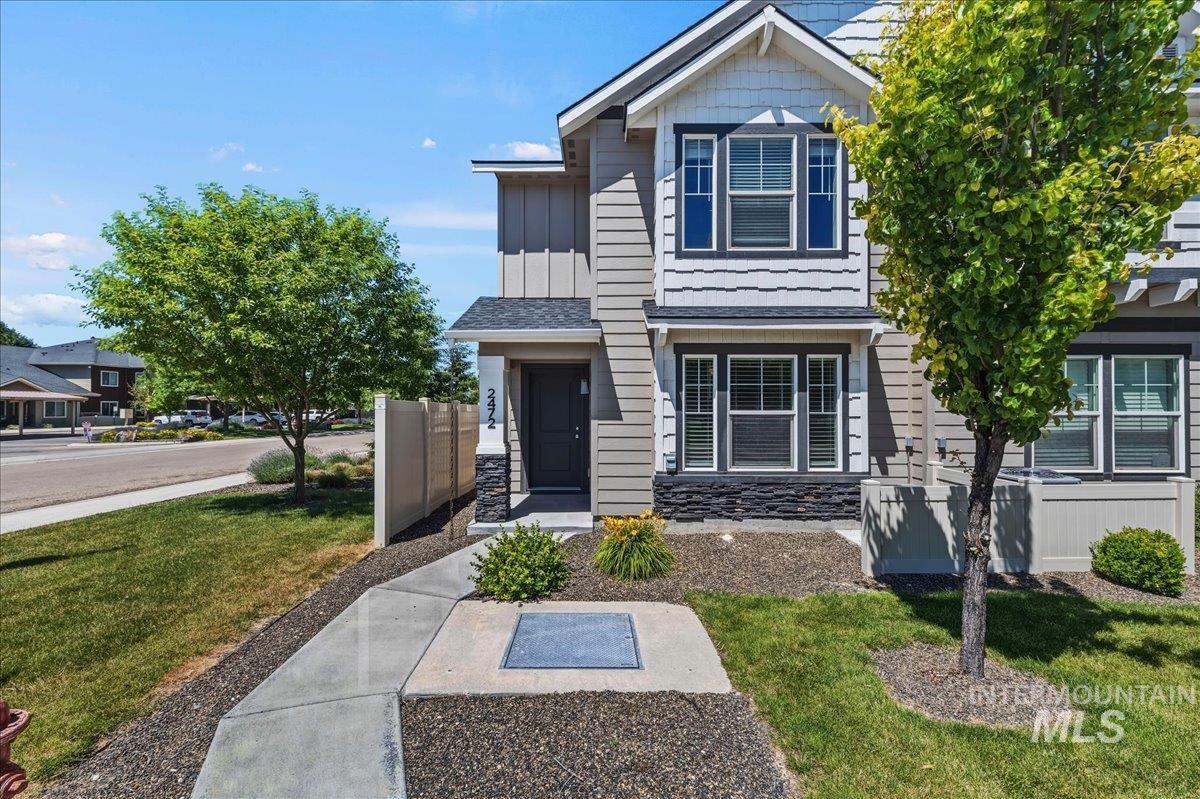 2472 E Blue Tick St Property Photo 2