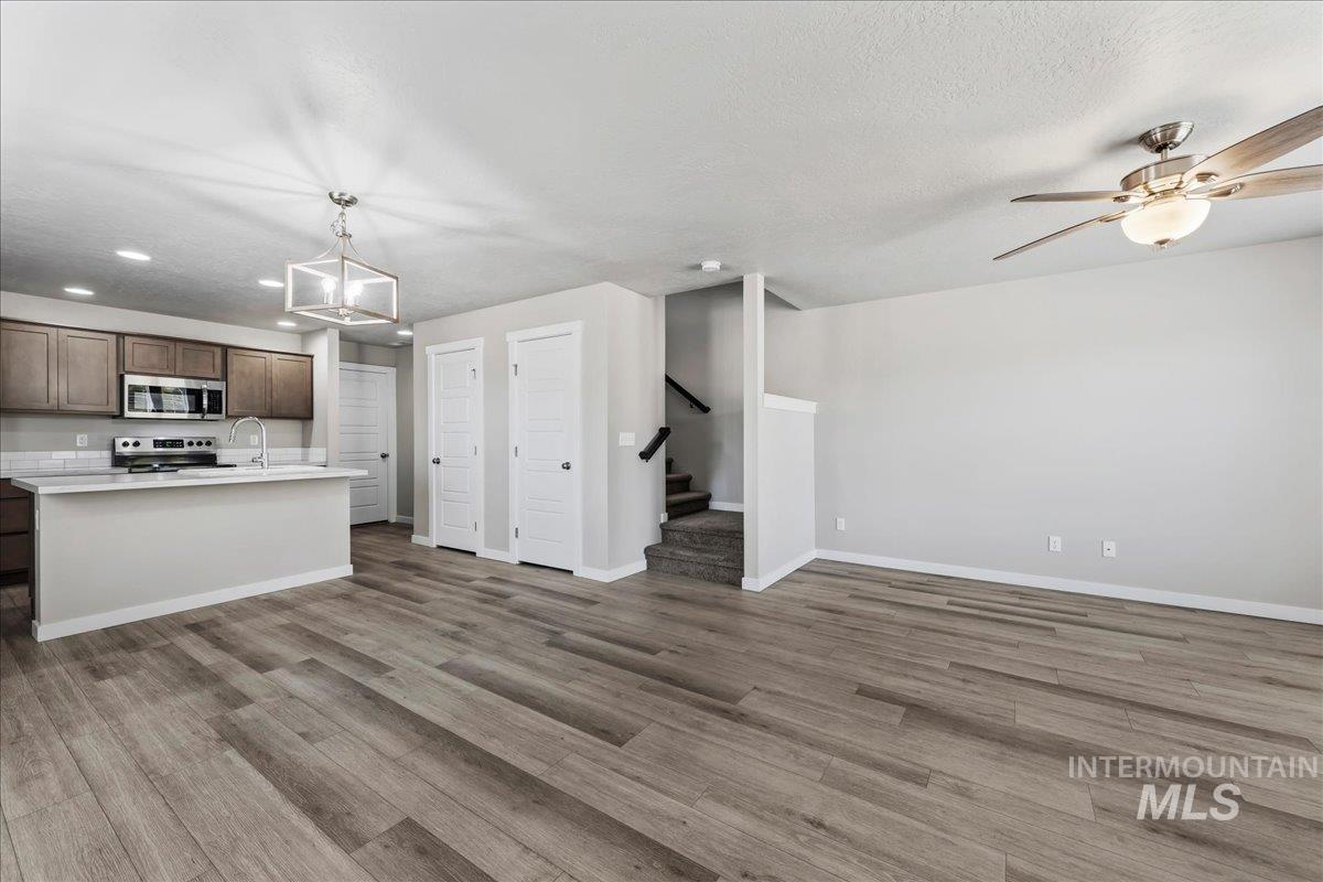 2472 E Blue Tick St Property Photo 4