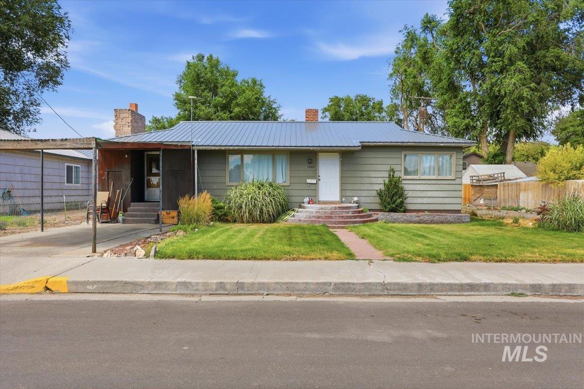 1060 F St W Property Photo 1