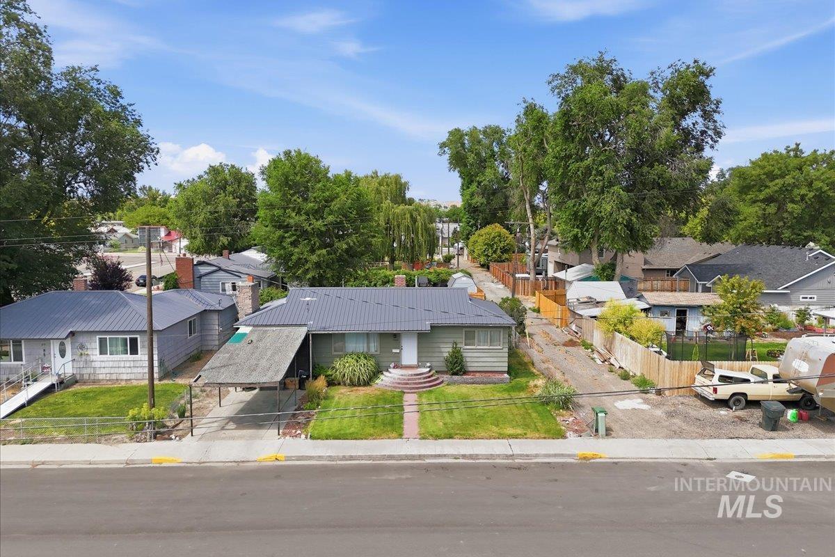 1060 F St W Property Photo 2