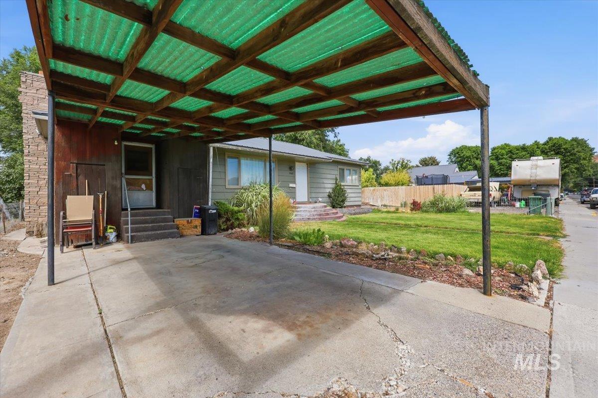 1060 F St W Property Photo 4