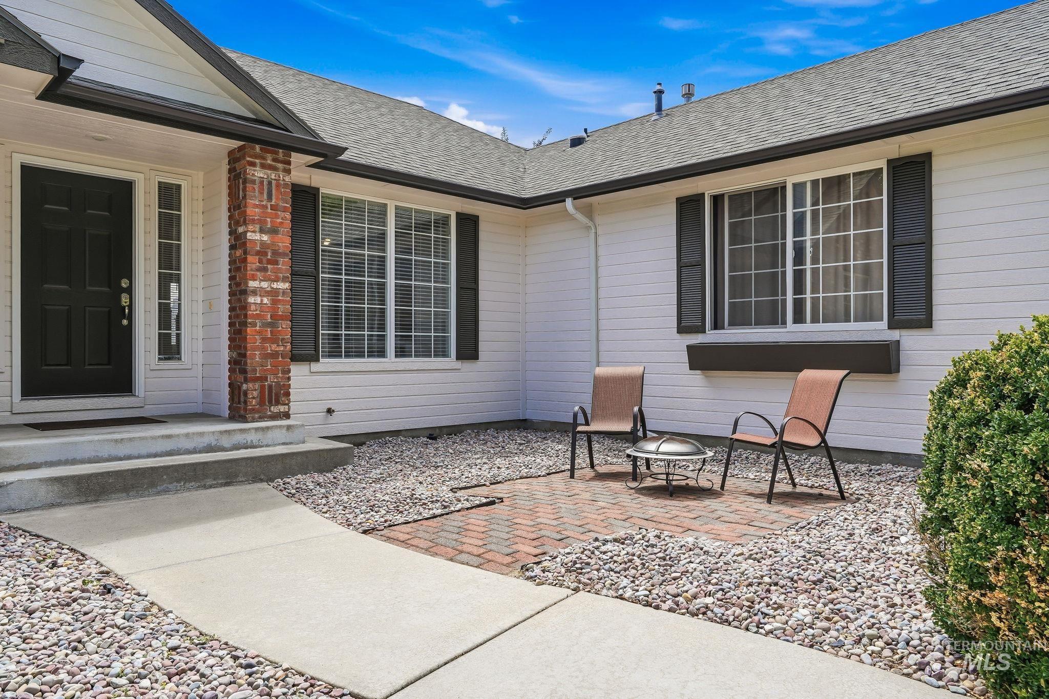 2247 E Gleneagle Dr Property Photo 4