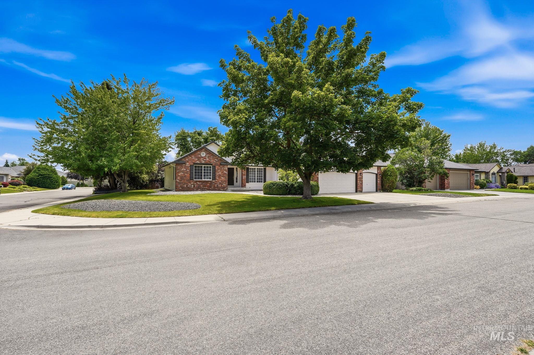 2247 E Gleneagle Dr Property Photo 5