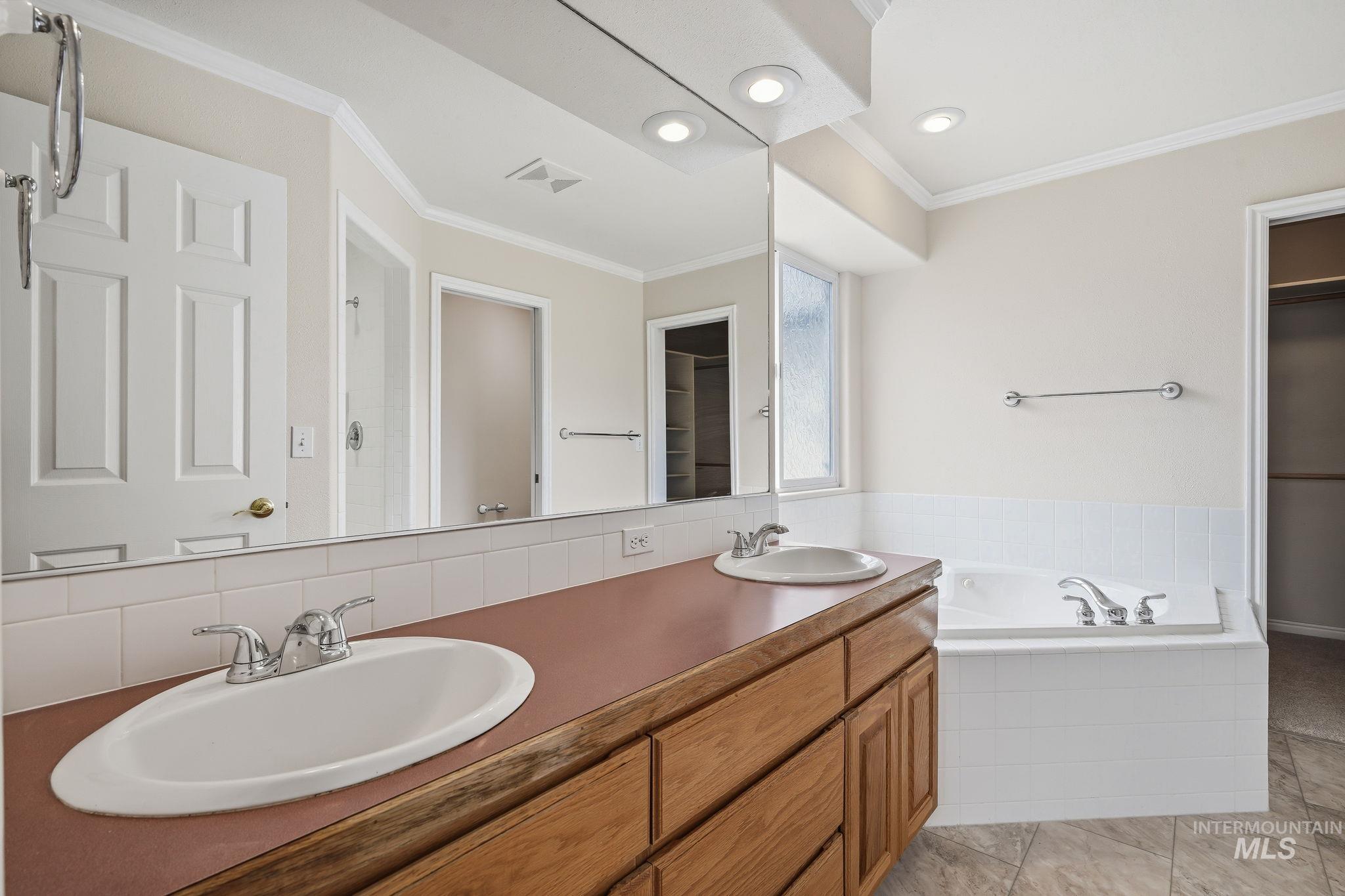 2247 E Gleneagle Dr Property Photo 28