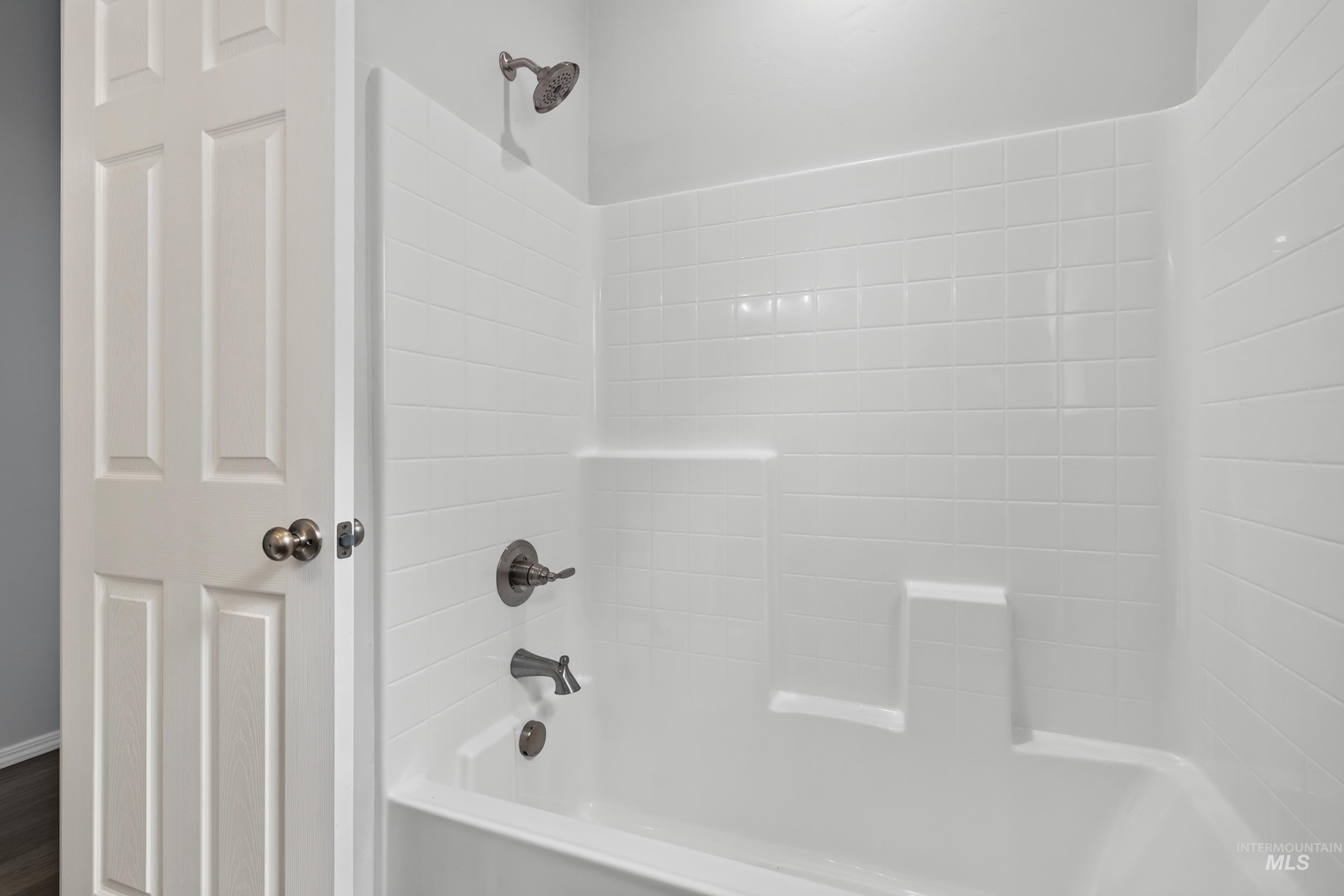 5015 Endicott Dr Property Photo 25