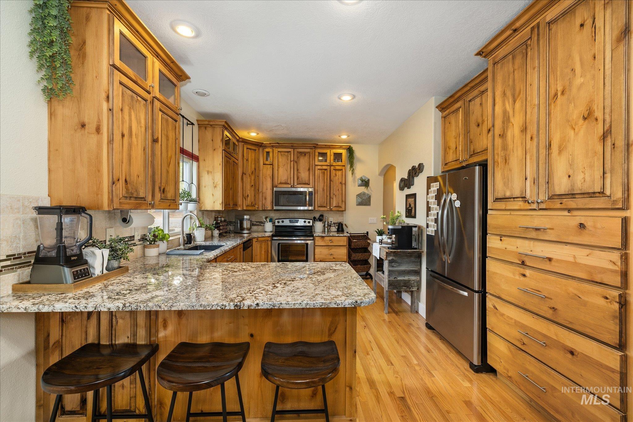 1140 Edgemont St Property Photo 4
