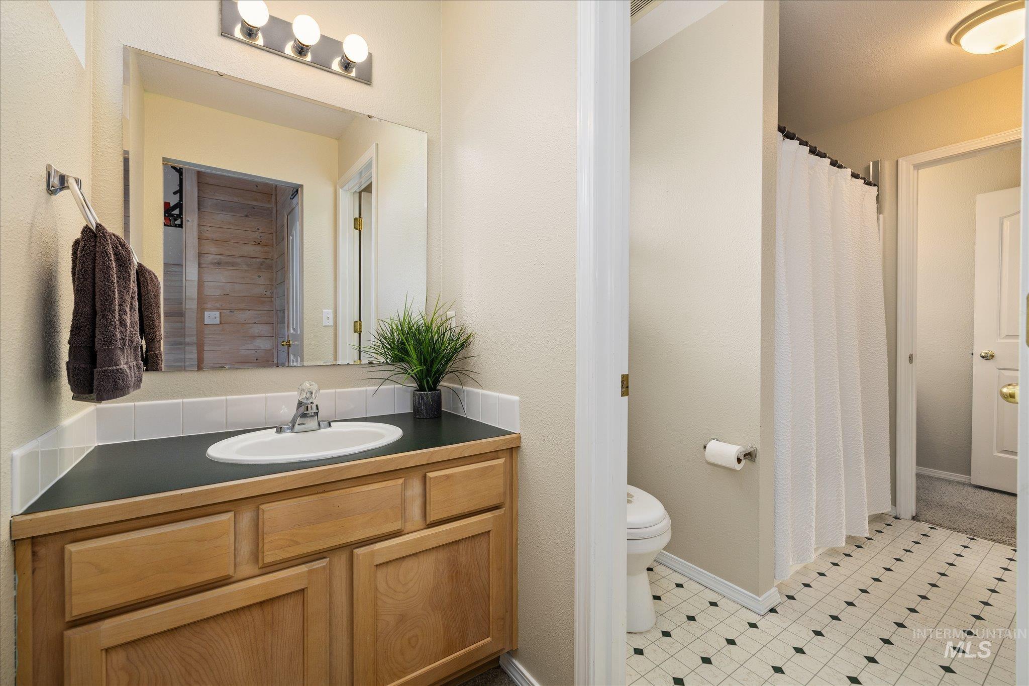 1140 Edgemont St Property Photo 24