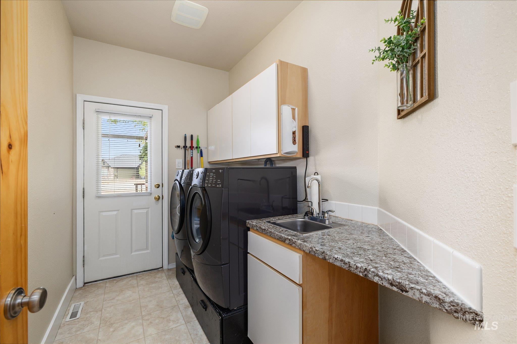 1140 Edgemont St Property Photo 26