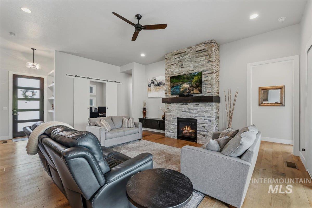 457 E Palermo Dr Property Photo 4