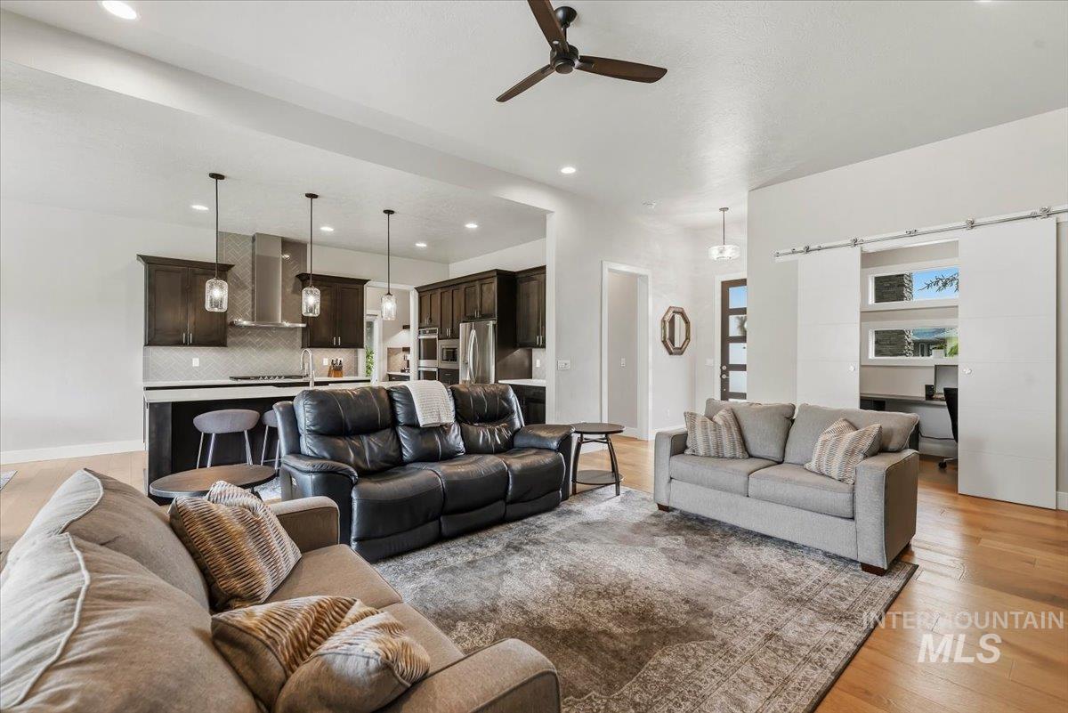 457 E Palermo Dr Property Photo 7