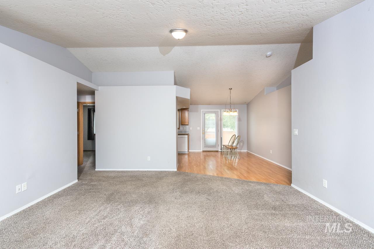 2605 Sunflower Drive Property Photo 3